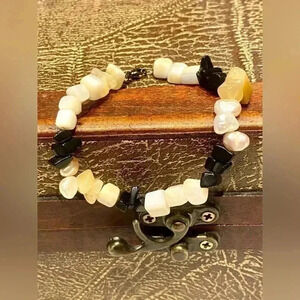 Simple and  elegant natural stones bracelet